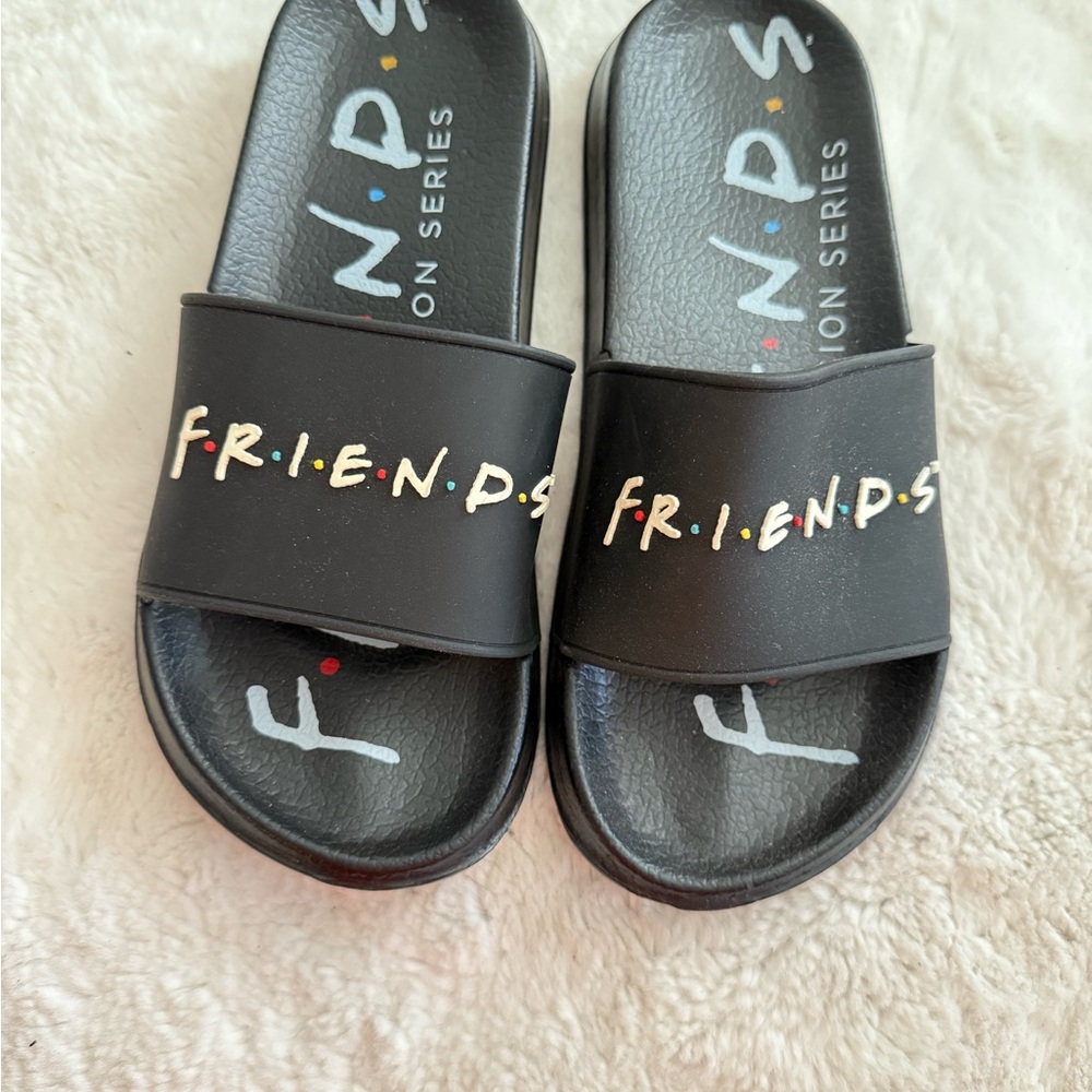 FRIENDS TV Show Black Pool Slides | Women’s Size 8 | Pre-owned